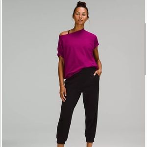 NWT magenta size 6 Lululemon back in action short sleeve shirt